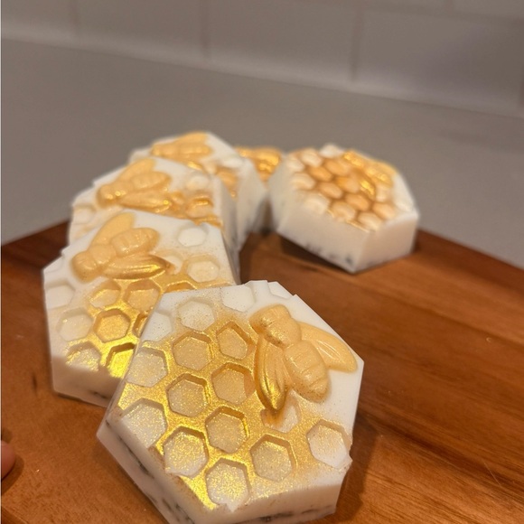 Homemade soaps bundle . - Picture 5 of 5